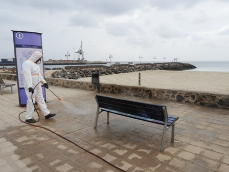 Puerto del Rosario continúa llevando a cabo la limpieza y desinfección en el municipio